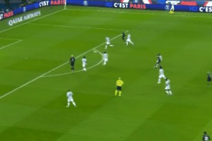  巴黎圣日耳曼主场大胜领跑积分榜  